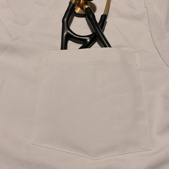 💊 MANDALA SCRUB TOP Men’s L, sky grey silver, antimictobial, comfy functional - Picture 4 of 5